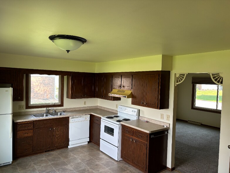 Building Photo - 817 Henry St