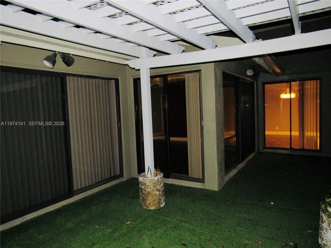 Building Photo - 233 Meadows Dr