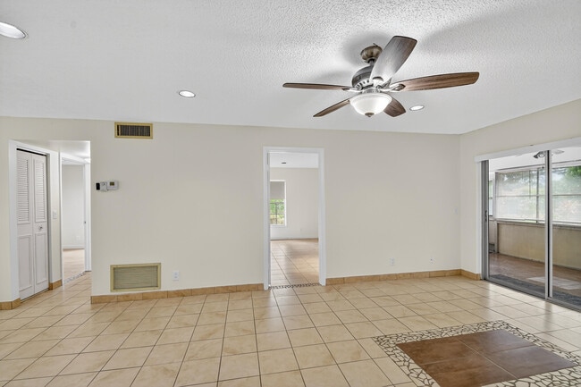 Building Photo - 638 Marlboro Oval