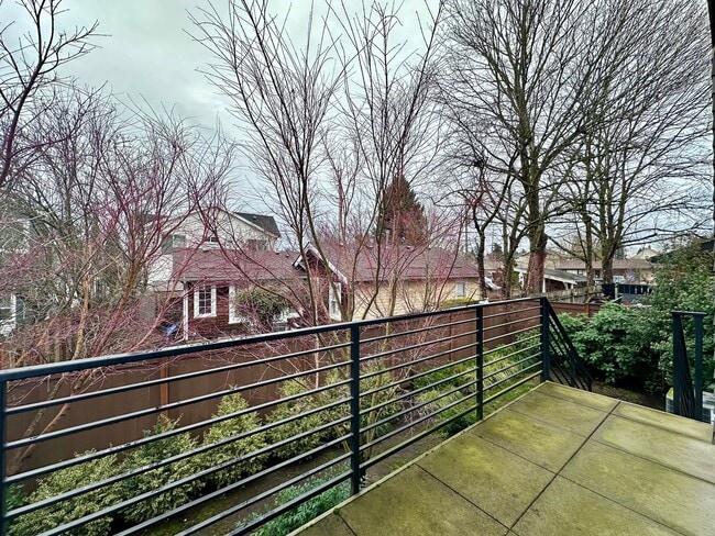 Building Photo - Exceptional Modern 3-Story Single-Family Home Near Woodstock