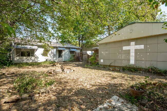 Building Photo - Available for Lease!! Live in a unique piece of Stillwater history!