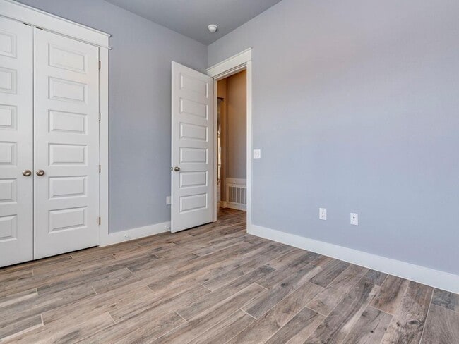 Building Photo - 103 E Walter Ave