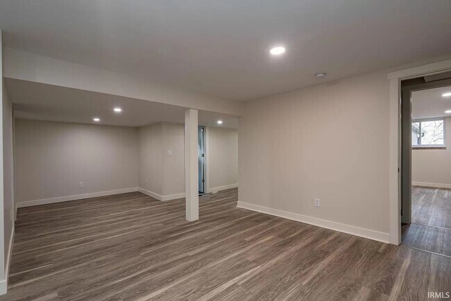 Building Photo - Complete Eastside Renovation - 4BR/4BA Lar...