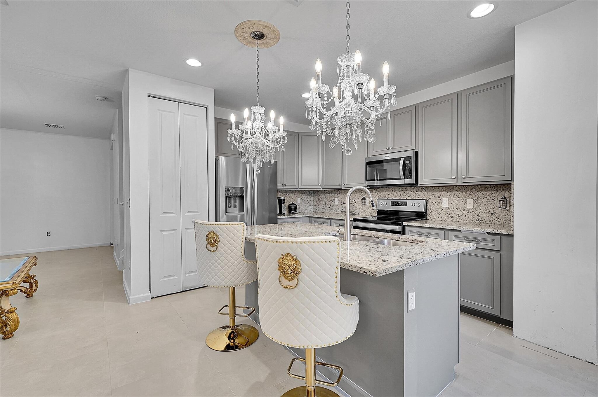 Building Photo - 455 NW 33rd Ln