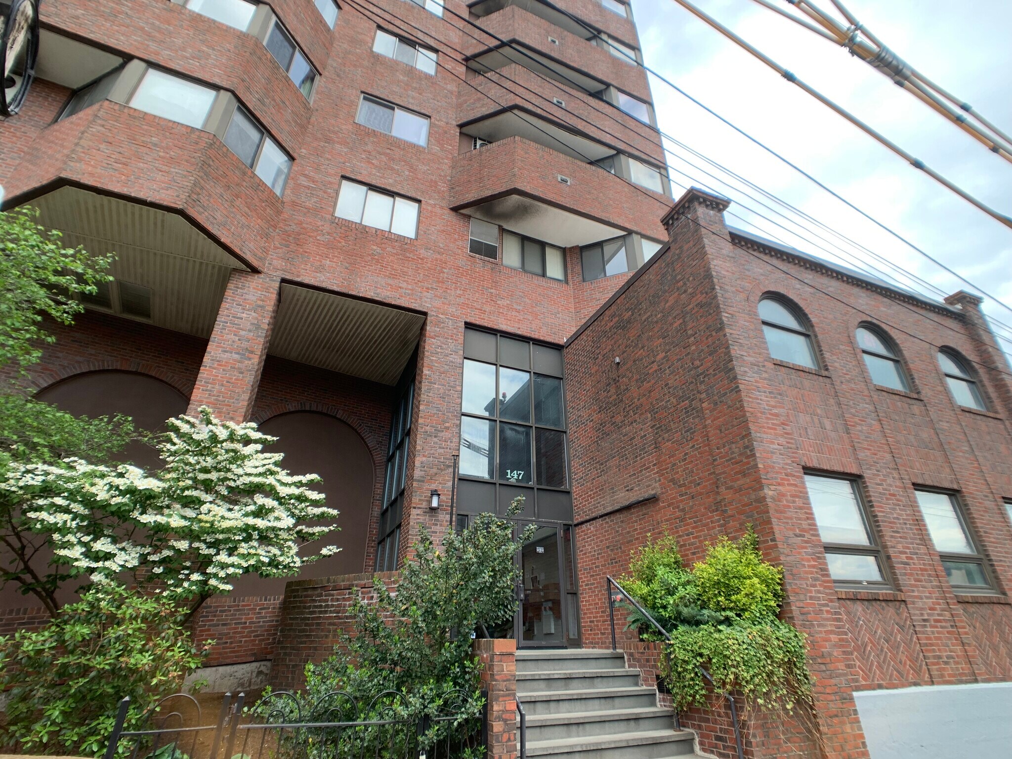 Building Photo - 147 Kelton St