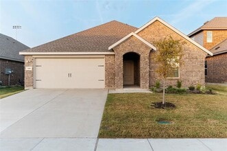 Building Photo - 419 Revolution Rd