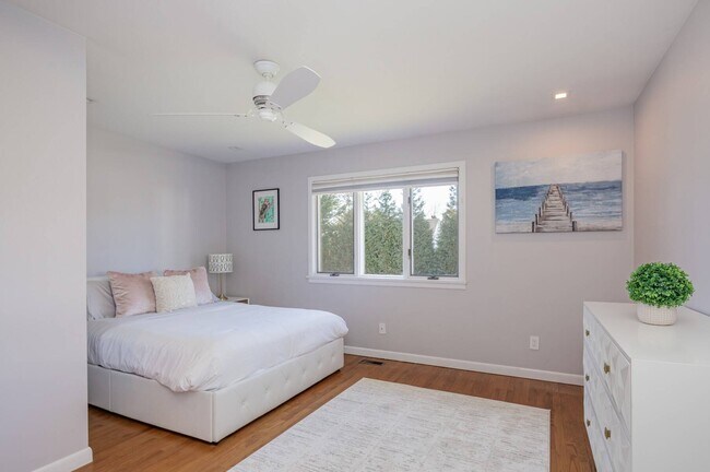 Building Photo - 91 Pantigo Rd