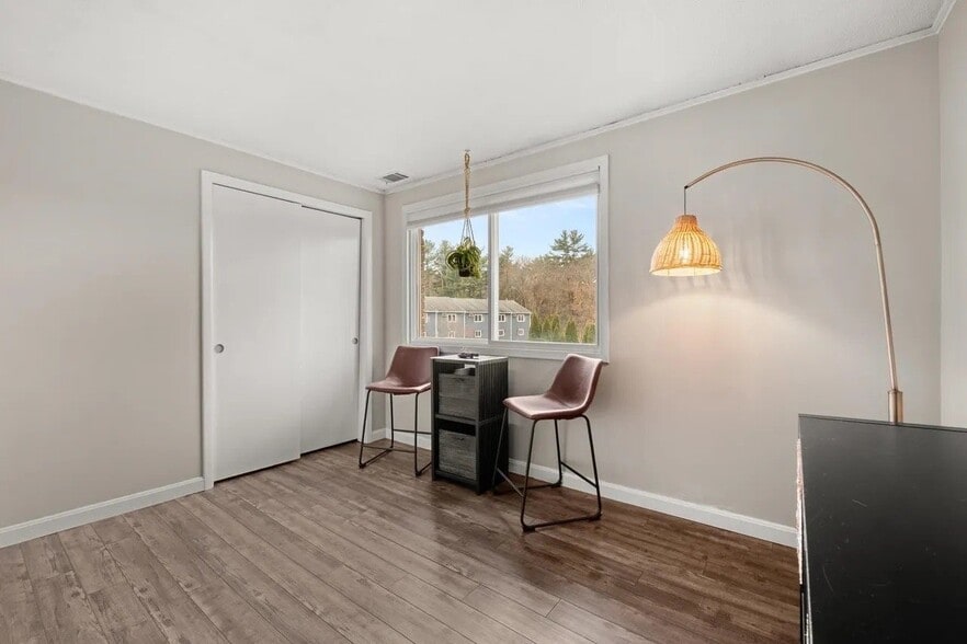 Building Photo - 478 Seabury