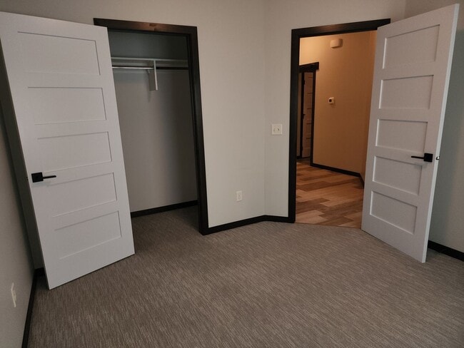 Building Photo - Three bedroom two bath w/ triple garage