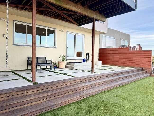 Building Photo - 3BR/2BA | Unobstructed Panoramic Views | Live Above the Fog | Intentional Living