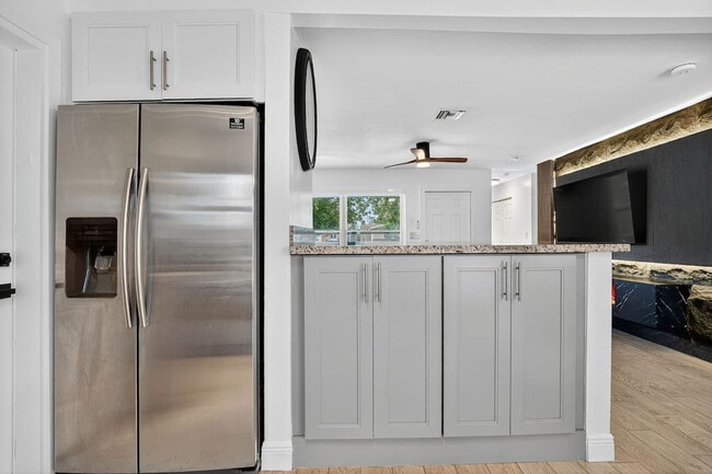 Building Photo - 6660 Custer St