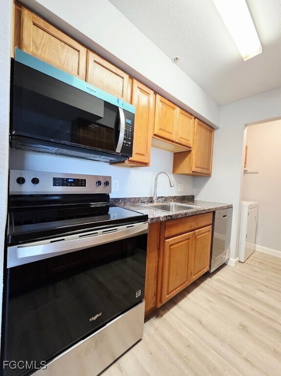 Building Photo - 2845 Winkler Ave