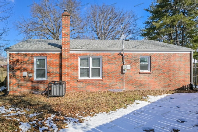 Building Photo - 7020 Rohn Dr