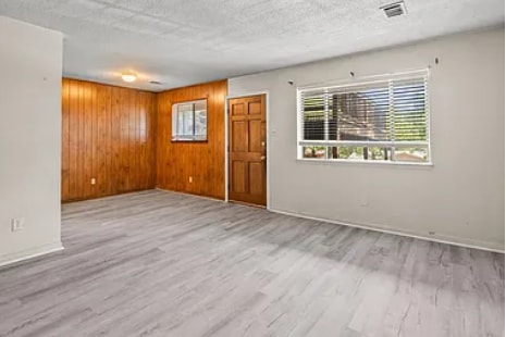 Building Photo - 504 Mimi Ln