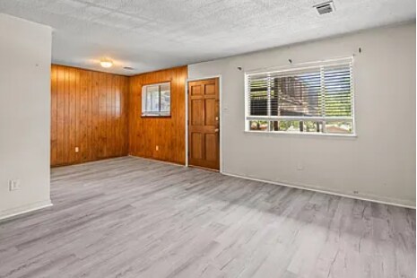 Building Photo - 504 Mimi Ln