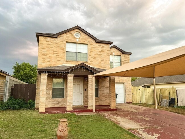Primary Photo - 215 Lipan Dr