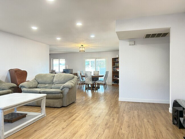 Building Photo - 2351 W Emelita Ave