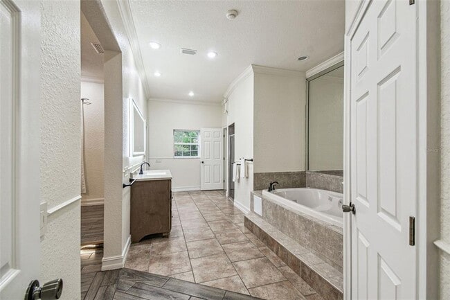 Building Photo - 16453 Pawnee Dr