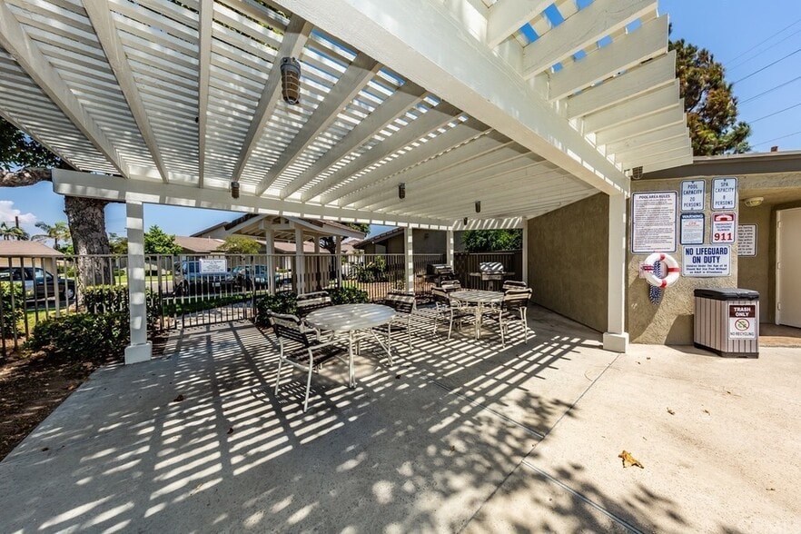 Building Photo - 221 E Ponderosa Ln