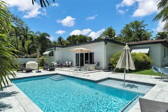 Building Photo - 660 NE 121st St