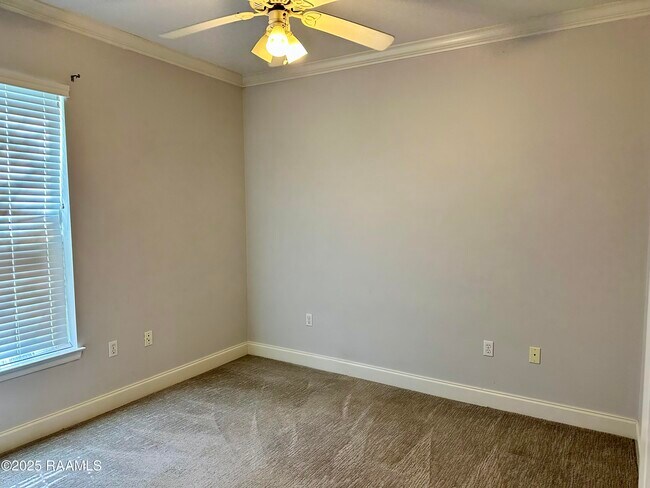 Building Photo - 9721 Buttercup Dr