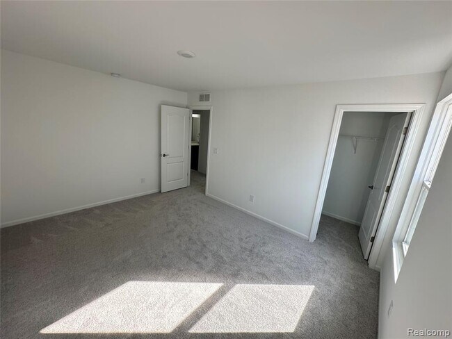 Building Photo - 4881 Marquette Dr