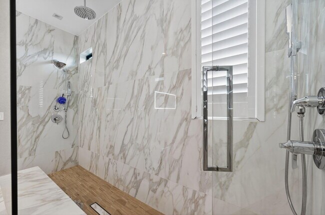 Building Photo - 785 NE 70th St