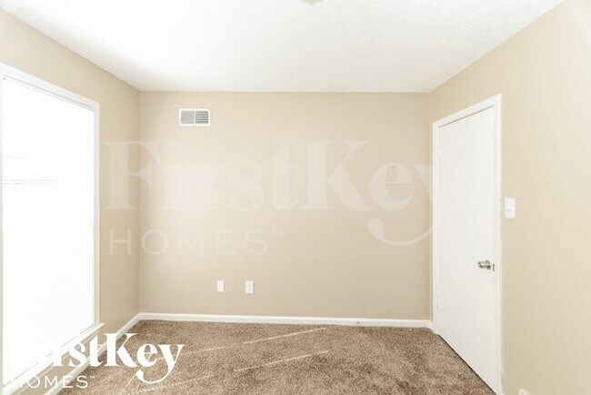 Building Photo - 6390 Star Valley Dr