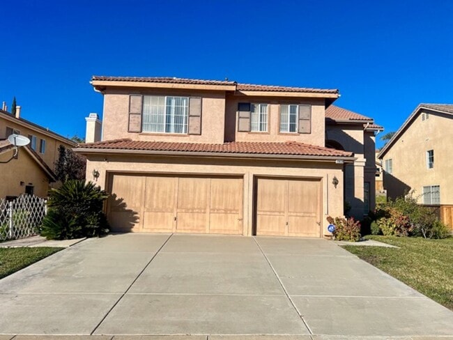 Building Photo - Large 4 bedroom Murrieta home with a loft ...