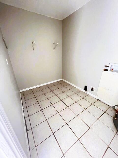 Building Photo - 2824 Meadowbrook Dr