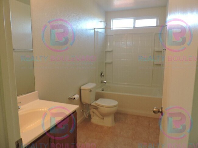 Building Photo - Stunning 4-Bedroom Home with Scenic Views ...
