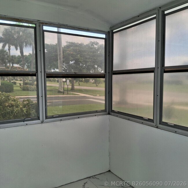 Building Photo - 2739 Emory Dr W
