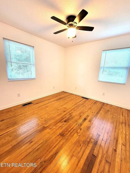 Building Photo - 111 Hoyt Ln