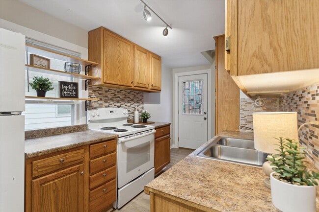 Building Photo - 2107 Schlimgen Ave