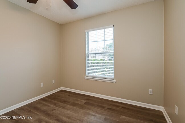 Building Photo - 12595 Ashmore Green Dr N