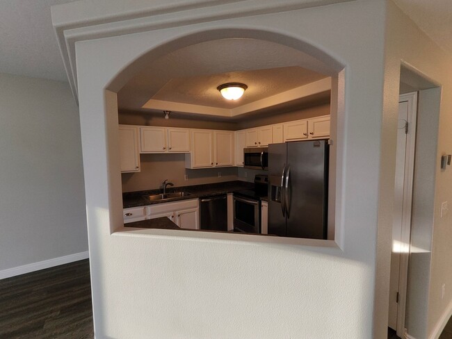 Building Photo - Spectacular 3-Bedroom Draper Townhouse with Garage