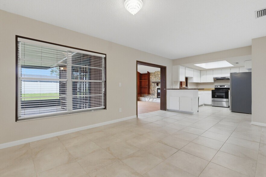 Building Photo - 14505 Farm Hills Pl