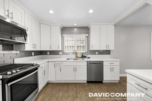 Building Photo - 2840 Oak Creek Dr