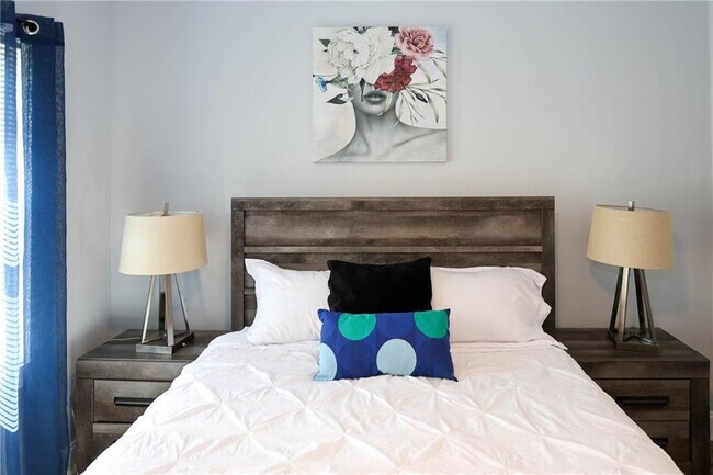 Building Photo - 1809 Vesta Ave