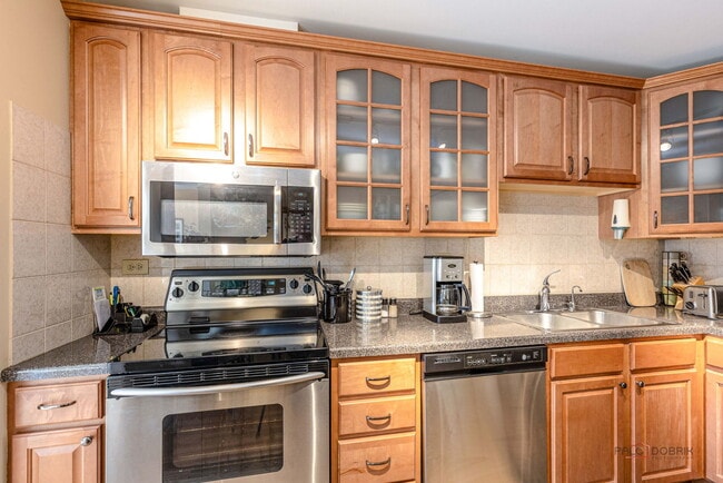 Building Photo - 707 Mallard Ln