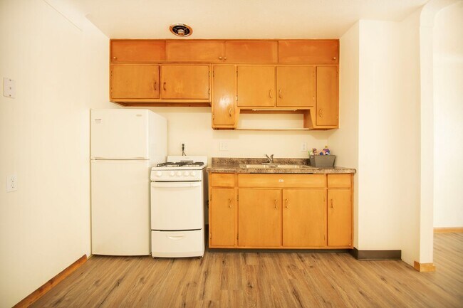 Building Photo - Midtown Apartments