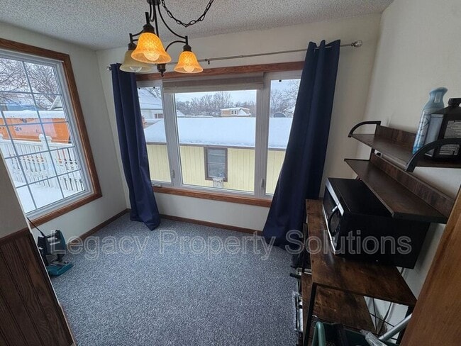 Building Photo - 609 N 13th St