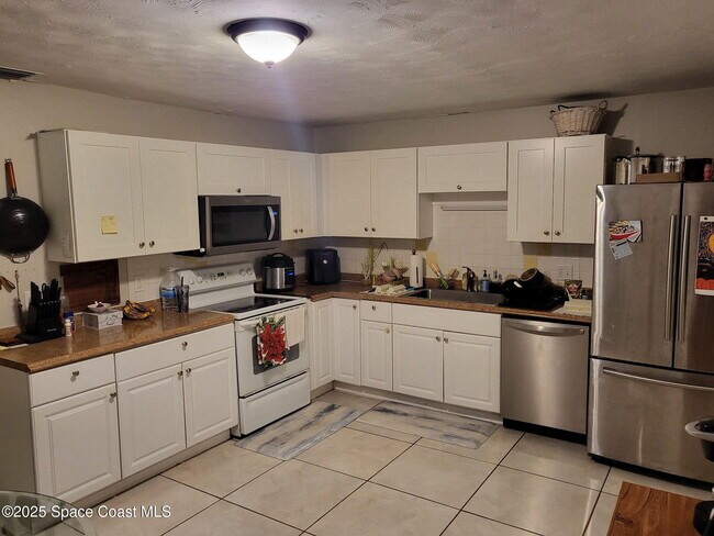 Building Photo - 2573 Kefauver St