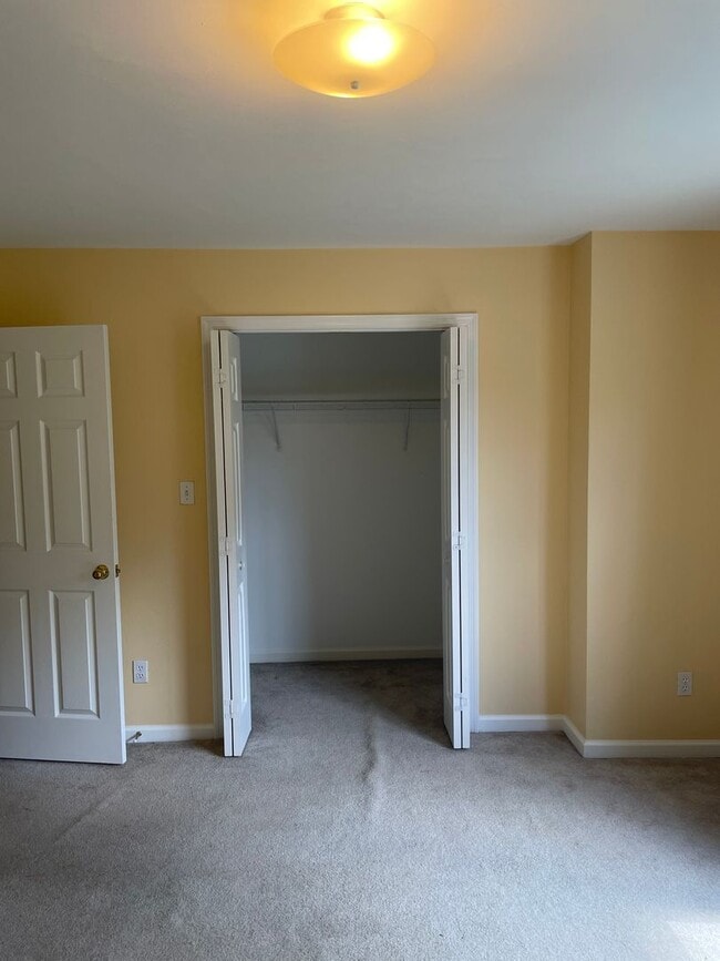 Building Photo - Huge 2/2.5 off Apalachee Parkway!