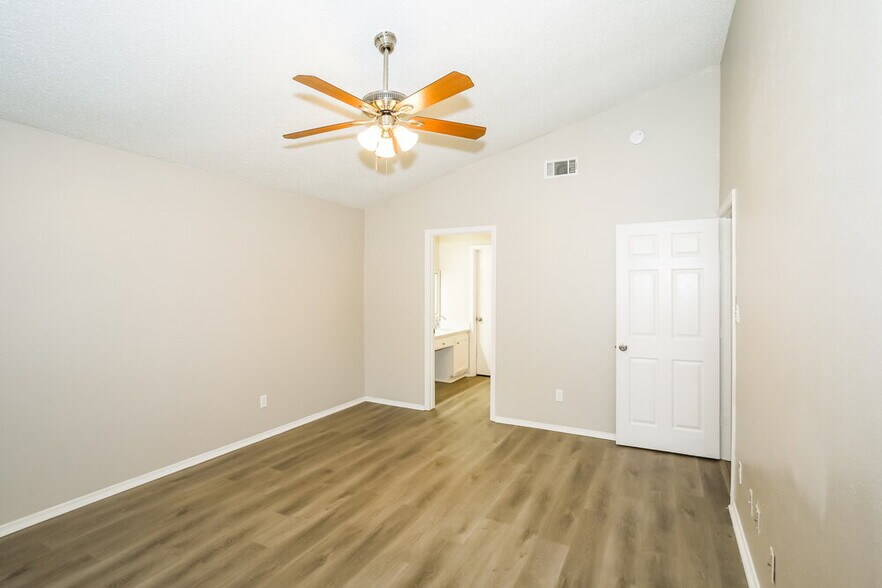 Building Photo - 4006 Bond St