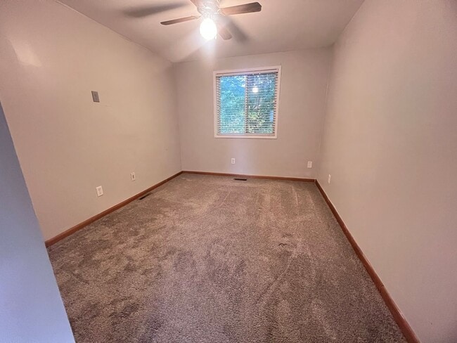 Building Photo - Adorable 2 bedroom home in the Silver Lake...
