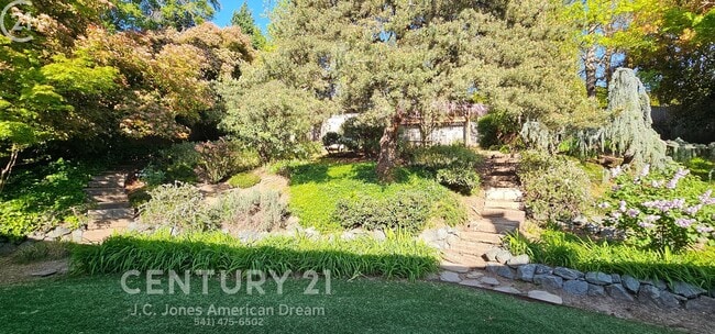 Building Photo - Single Family Home in NE Grants Pass with RV Parking