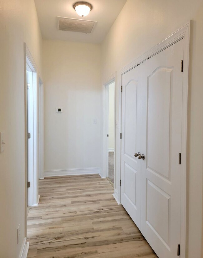 Building Photo - 3 bedroom home for rent off Miccosukee Rd ...