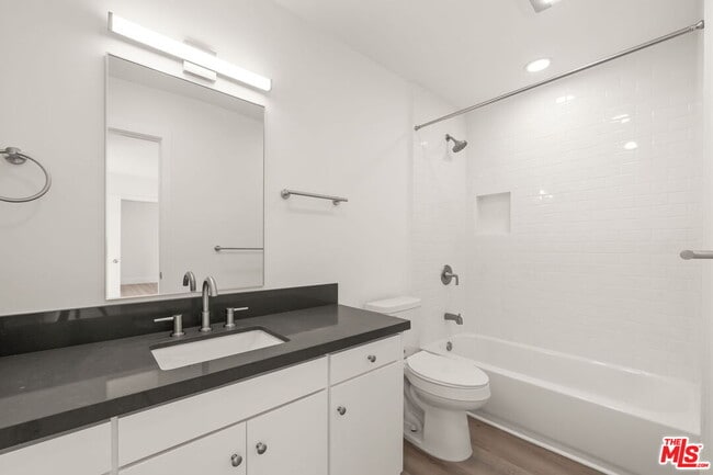 Building Photo - 6821 E Ocean Blvd