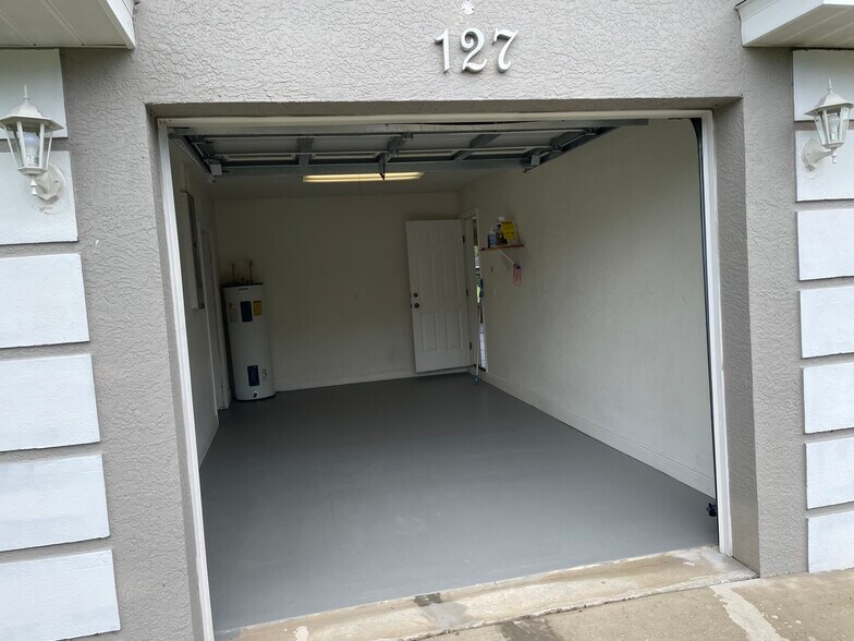 Building Photo - 127 Madrid Dr